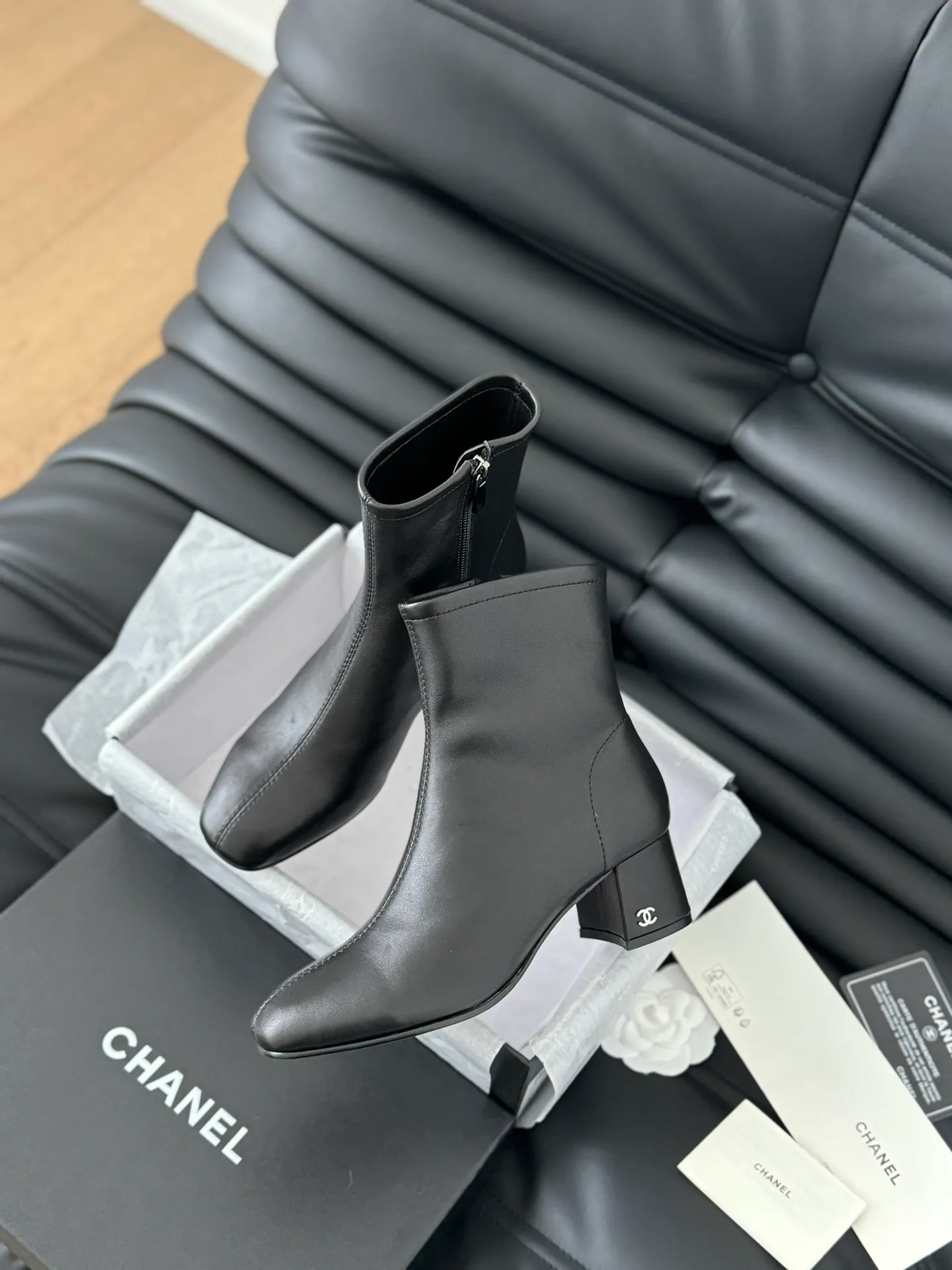 👟👟Ex-factory price 640👟👟 Purchasing-grade Chanel classic new stretch boots series! The leather texture is super good, and the upper is delicate ~ Calfskin upper, sheepskin lining, original outsole! Size:35-39 Other sizes are determined
